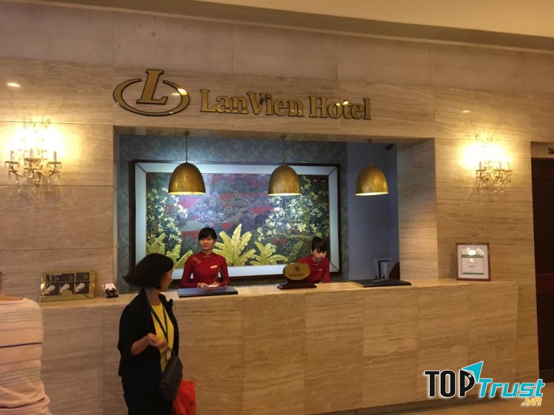 Quầy lễ tân 24h với nhiều dịch  vụ tiện nghi