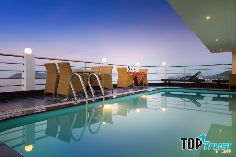 Bể bơi phục vụ du khách và cũng là thánh địa sống ảo