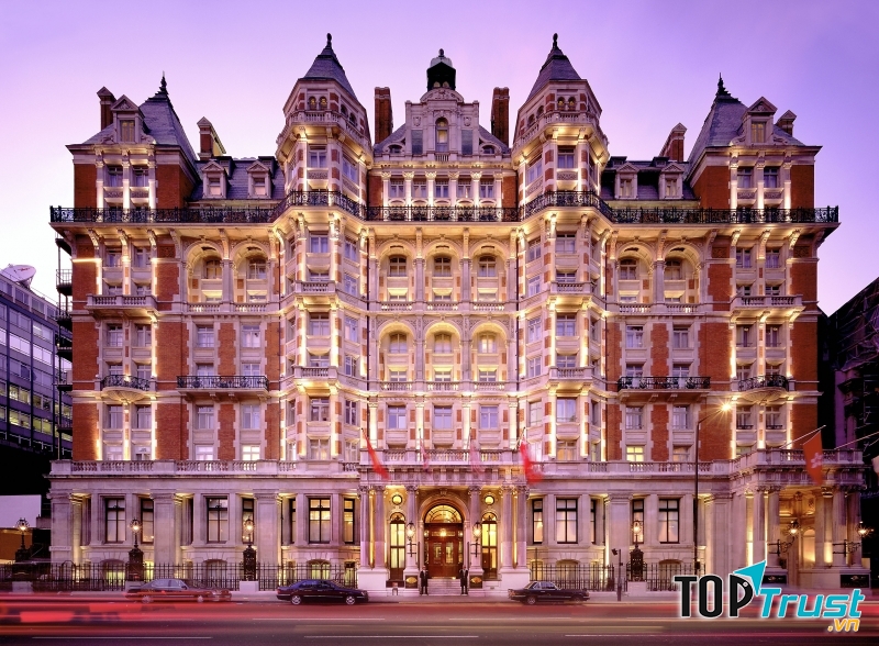 Khách sạn Mandarin Oriental