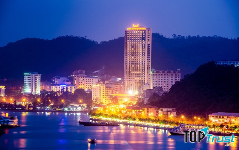 Khách sạn Mường Thanh Quảng Ninh nhìn từ xa