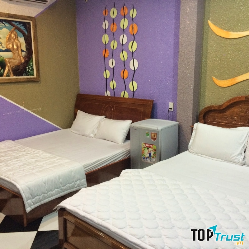 Khách sạn Mỹ Thoa gồm 10 phòng, mỗi phòng được thiết kế trang nhã với không gian ấm áp