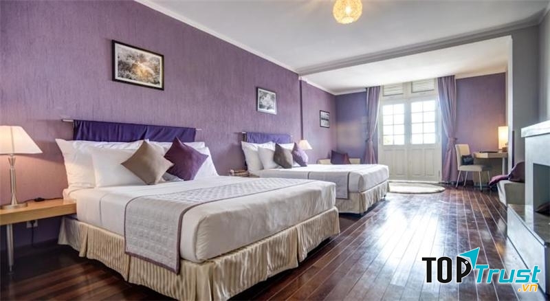 Khách sạn có 91 phòng ngủ, được thiết kế sang trọng và trang bị với những thiết bị hiện đại nhất