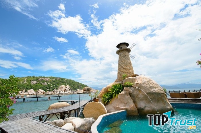 Bạn được nhìn ra khung cảnh bên ngoài