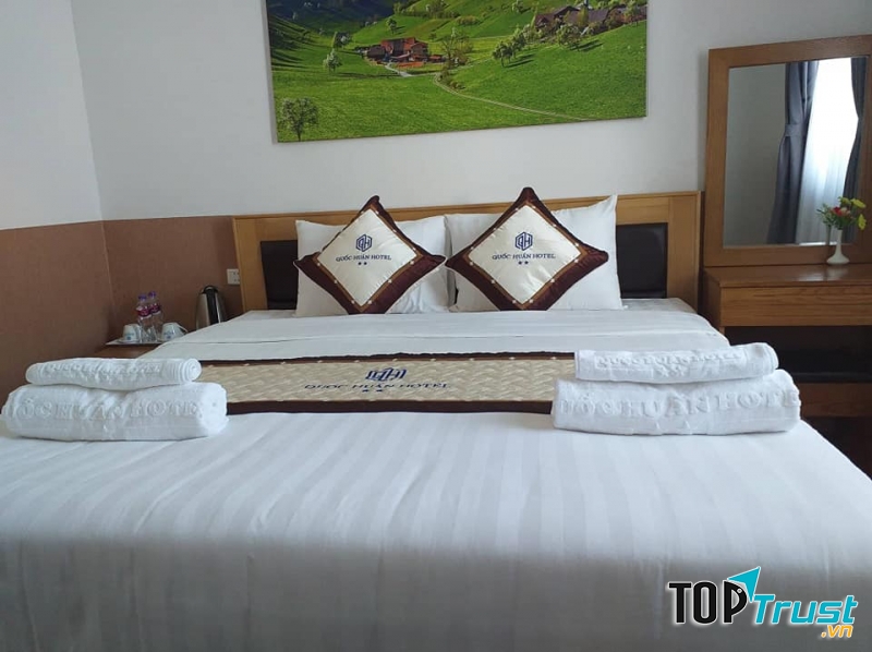 Khách Sạn Quốc Huấn