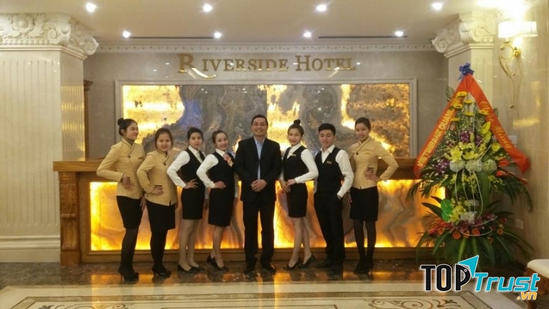 Đội ngũ nhân viên chuyên nghiệp tạ khách sạn Riverside
