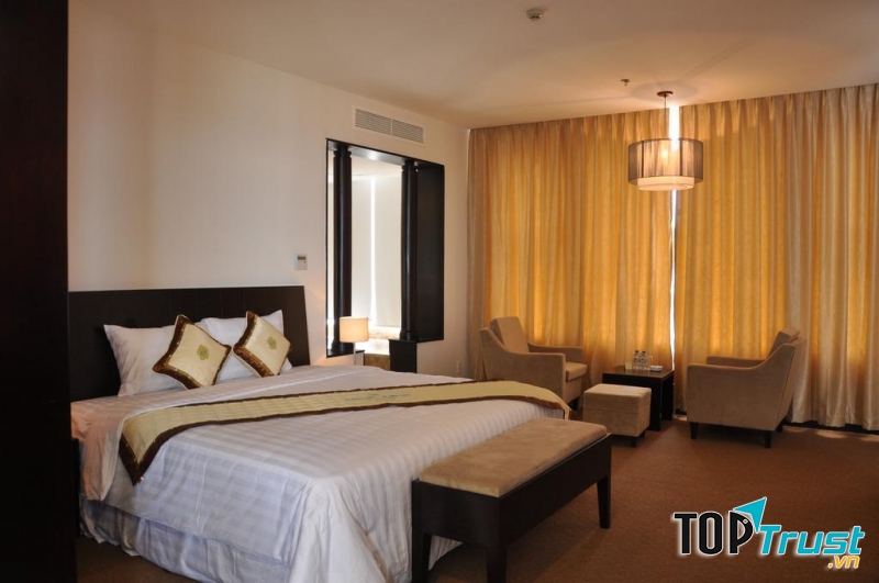 Phòng khách sạn còn có view rất đẹp