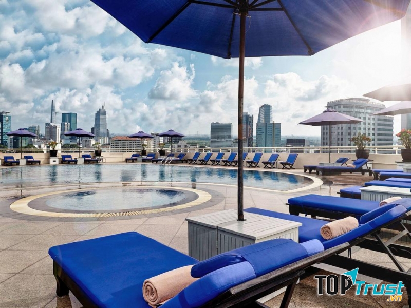 Bể bơi trên cao tuyệt đẹp và thư giãn