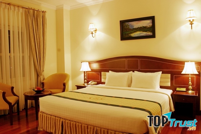 Với kiến ​​trúc hiện đại, ấm cúng, gam màu trắng làm chủ đạo trang trí