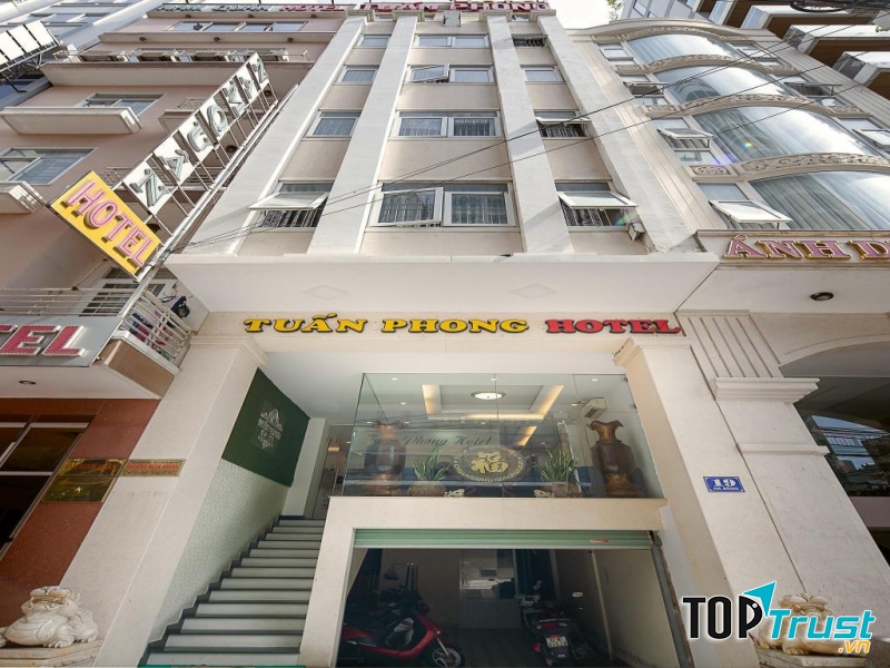 Khách sạn Tuấn Phong