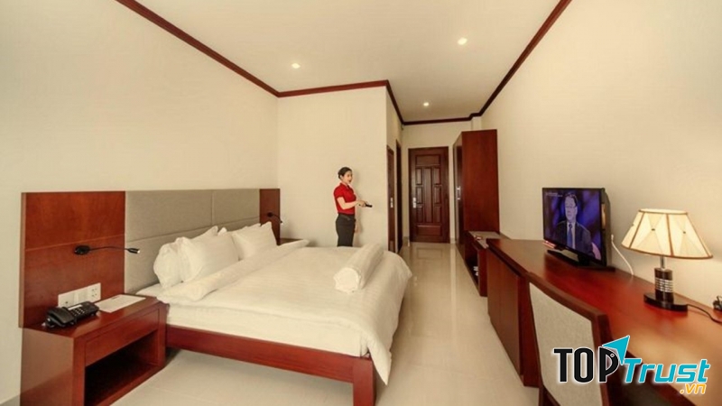 Khách sạn ven sông Bàn Thạch