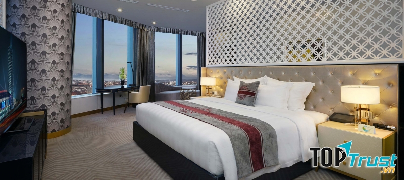 Được thiết kế theo hình tượng đóa hoa sen - quốc hoa của nước Việt Nam, khách sạn này gồm 36 phòng ốc chất lượng cao, tiện nghi, hiện đại