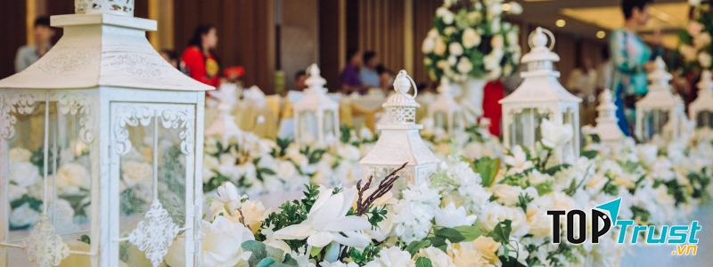 Khi đặt tiệc cưới tại khách sạn Wyndham Legend Halong, bạn sẽ được miễn phí trọn bộ trang trí tiệc cưới cơ bản và các ưu đãi đi kèm