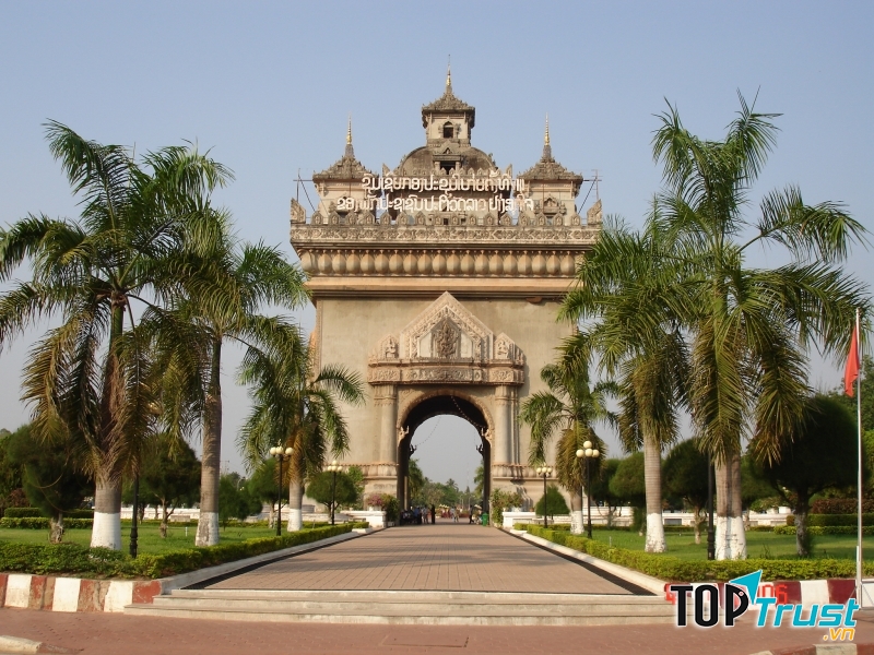 Khải Hoàn Môn Patuxay Gate