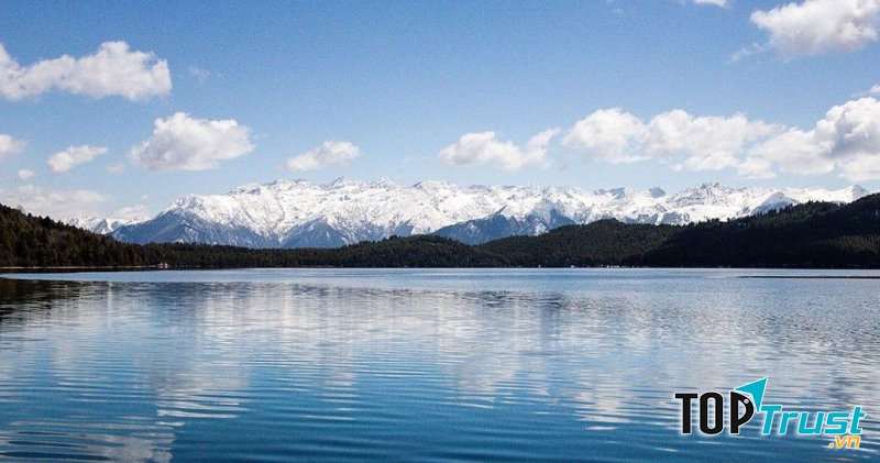 Khám phá những hồ nước kì vĩ