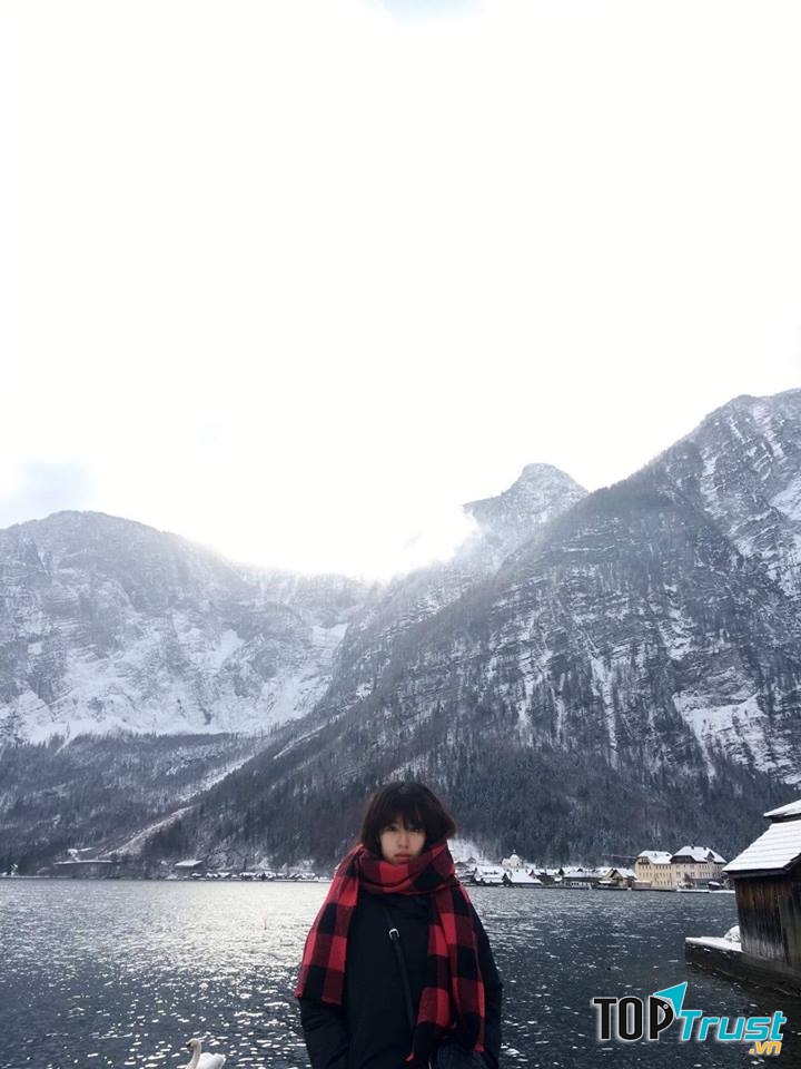 Khi những làn gió heo may se lạnh, mà đôi vai bạn có chiếc khăn của người thương tặng thì còn gì tuyệt hơn.