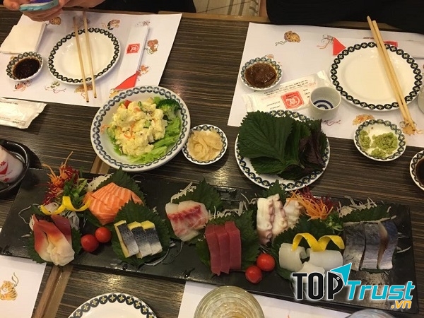 Quán khá sang trọng và ấm cúng