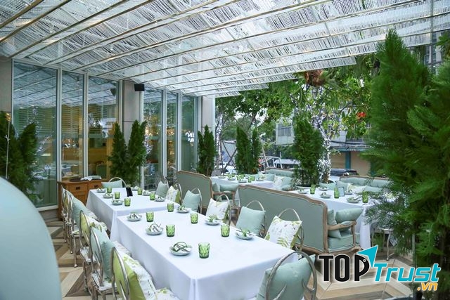Tone xanh ngọc chủ đạo toát lên vẻ sang trọng