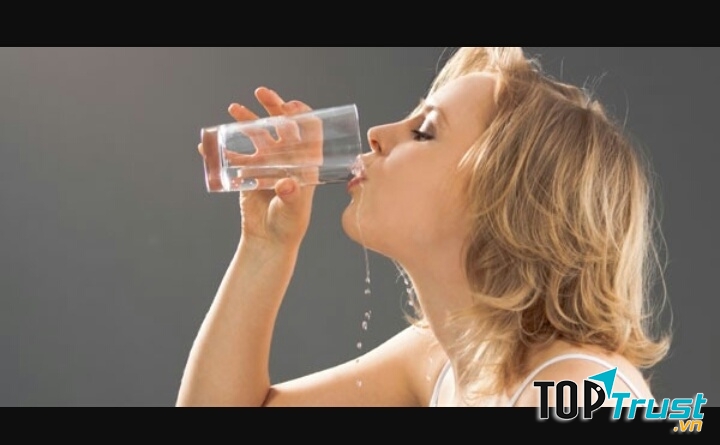 Khát nước và đi tiểu nhiều