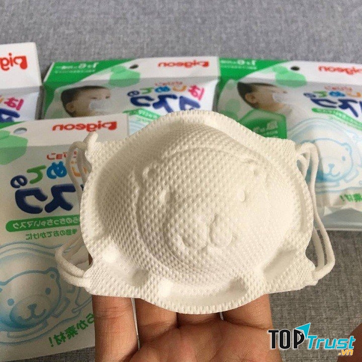 Khẩu trang Pigeon cho bé có công dụng phòng tránh cũng như bảo vệ bé khỏi những tác nhân vi khuẩn có hại xâm nhập vào cơ thể thông qua đường hô hấp.