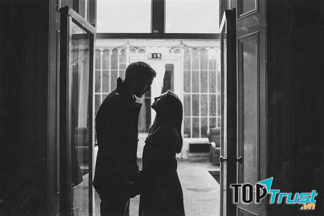 Nếu đã yêu nhau, thì nên tin tưởng và tôn trọng lẫn nhau.