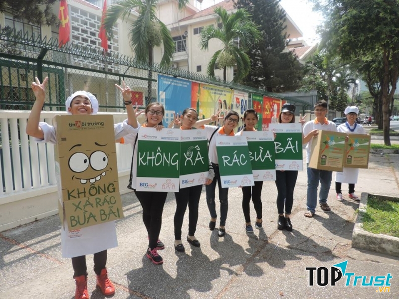 Không xả rác bừa bãi ra đường