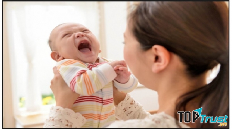 Khi mới sinh trẻ không có xương bánh chè