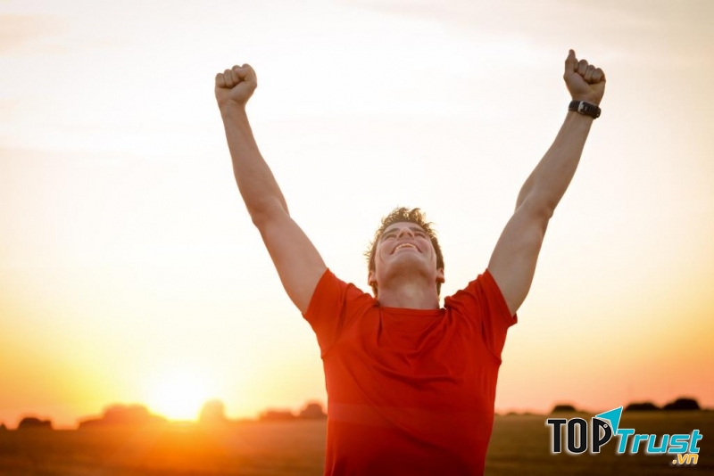 Khi vui hãy nhớ tới cô ấy