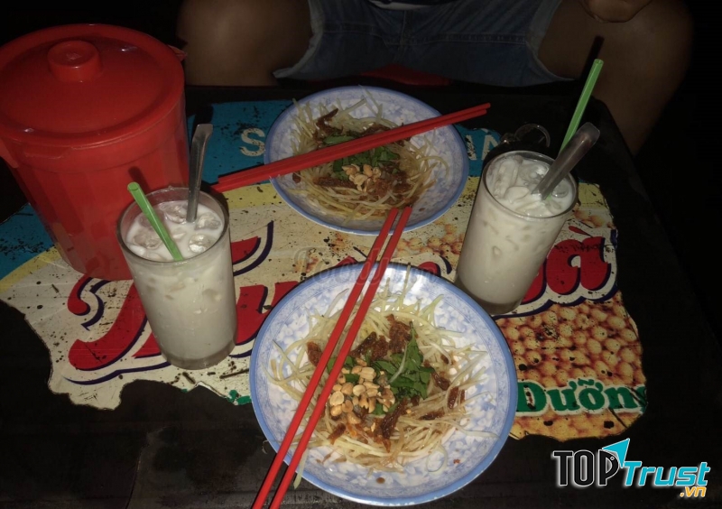 Sữa đậu nành và gỏi bò