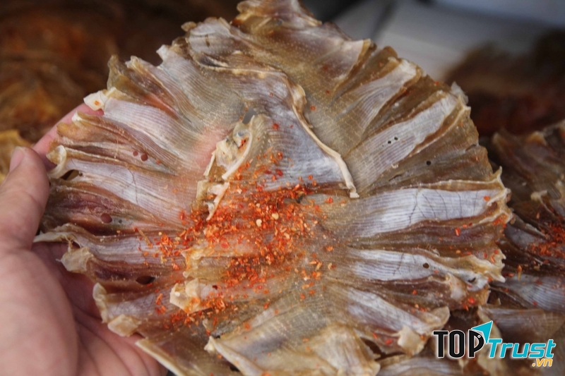 Khô các đuối thêm chút ớt sẽ làm bạn ăn không chán.