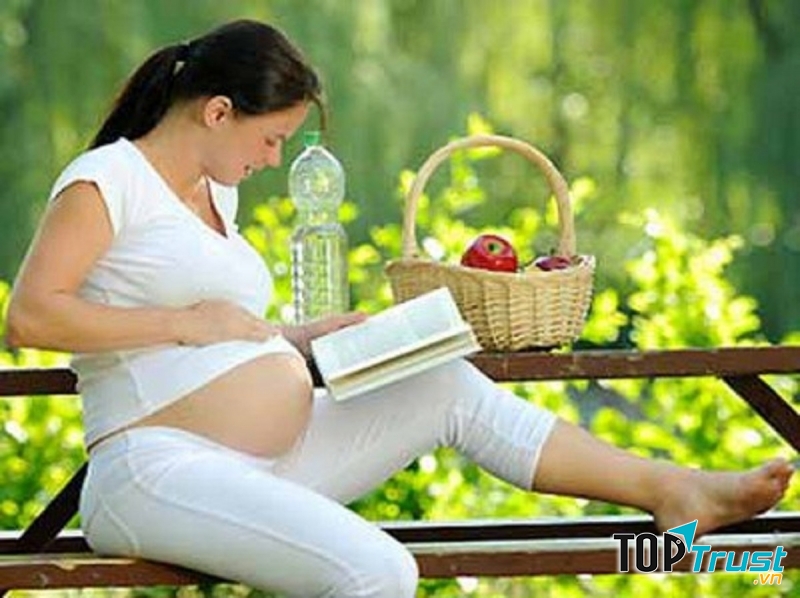 Đọc sách thư giãn nhẹ nhàng