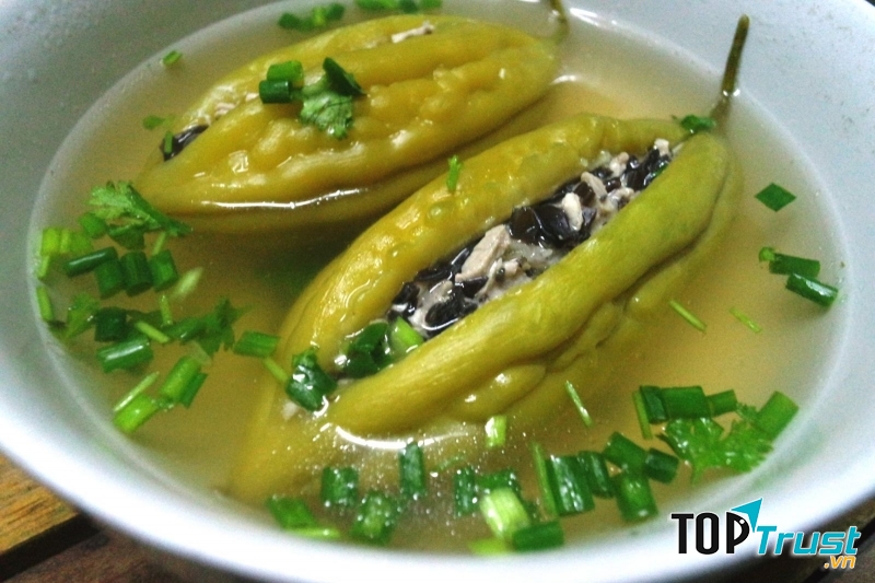 Có tô canh khổ qua trên mâm cỗ nó xua tan mọi khổ nhọc đời thường.