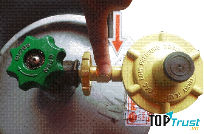 Chúng ta nên khóa bình gas sau khi sử dụng để tránh thất thoát gas