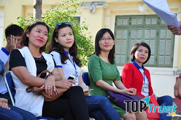 Thầy cô khoa du lịch