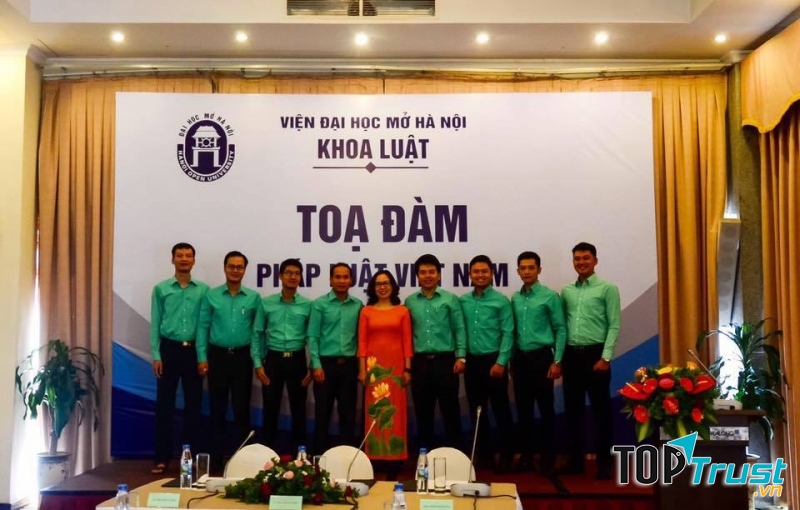 Thấy cô giáo khoa luât ( thầy Phương, thầy Cường, thầy Mạnh, thầy Đức, cô Nhung, thầy Quế, thầy Sơn, thầy Quân, thầy Hoàng)