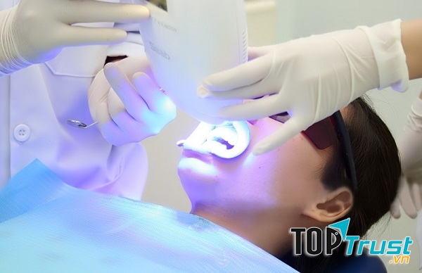 Hồng Ngọc là điểm đến tin cậy cho khách hàng sử dụng dịch vụ nha khoa như tẩy trắng răng