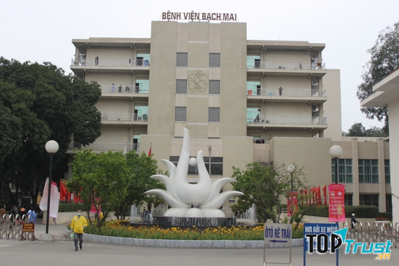 Bệnh viện Bạch Mai.