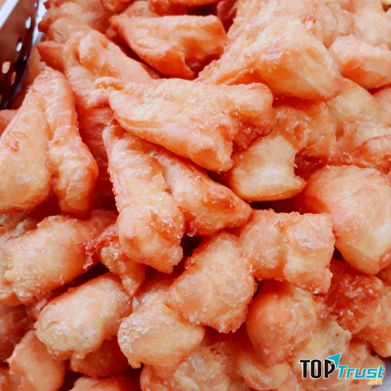 Khoai lang kén, quẩy đùi gà Hai Bà Trưng