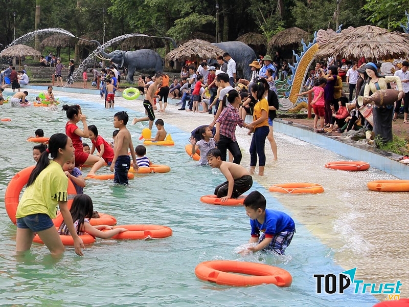 Khoang Xanh, Suối Tiên