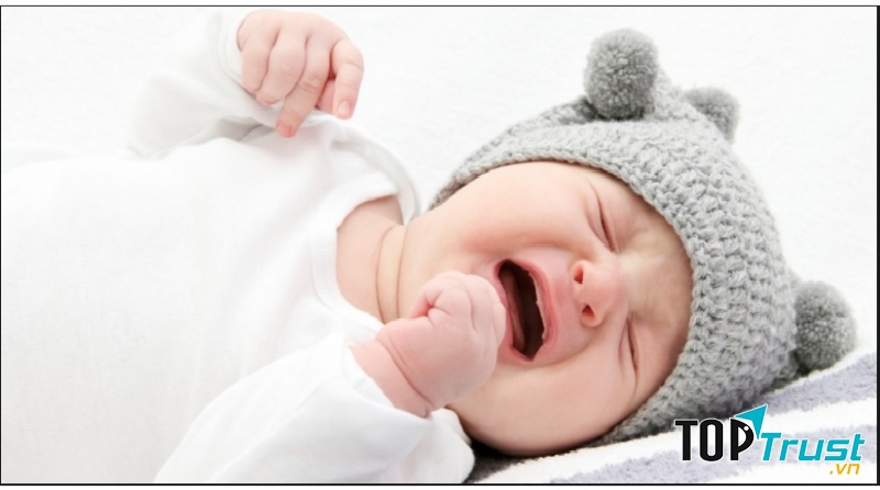 Trẻ khóc không có nước mắt