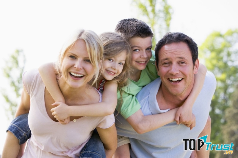 Không bao bọc và nuông chiều con hết mực