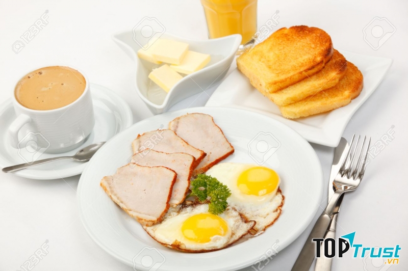 Không nên bỏ bữa, ăn vội hay kết hợp hai bữa thành một