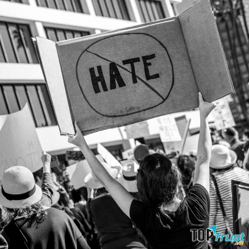 Với những cuộc chiến vô nghĩa như vậy, bạn không cần tốn thời gian để dính líu vào nó