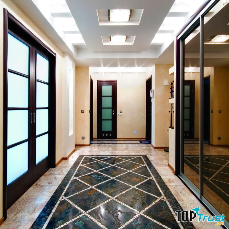 Không đặt gương ốp trên trần nhà