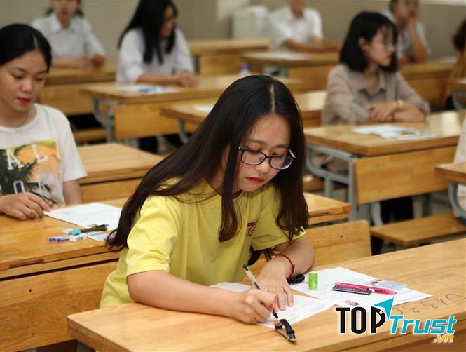 Không để xung quanh ảnh hưởng đến tâm lý bản thân khi đang làm bài thi