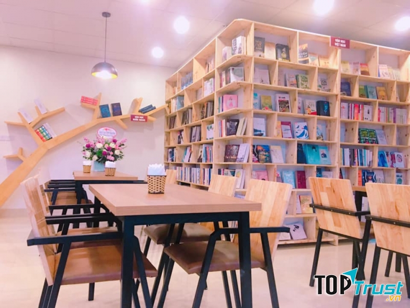 Không gian văn hóa Đông Tây