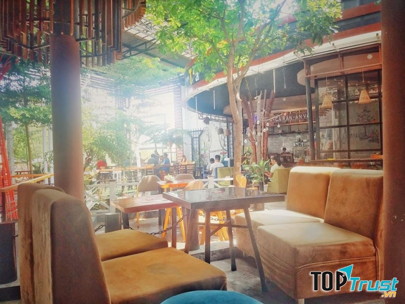 KHÔNG GIAN XANH Cafe