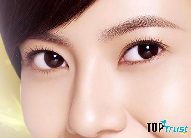 Không kẻ eyeliner