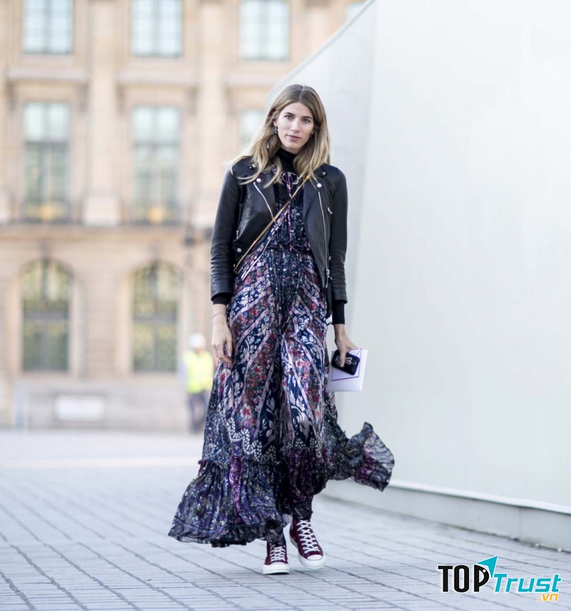 Không nên mặc tramg phục rườm rà lên máy bay