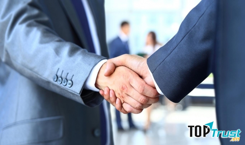 Khi du lịch Trung Quốc và bạn gặp một người, chỉ cần gật đầu chào nhẹ một cái là được.