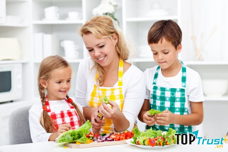 Bữa phụ chính là giải pháp giúp trẻ không bị đói quá và ảnh hưởng tới sức khỏe.